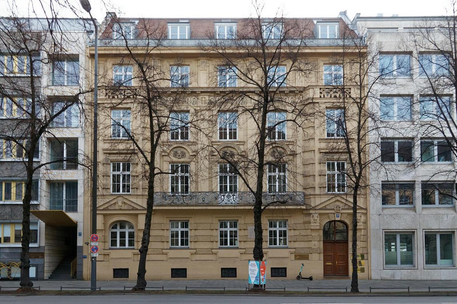 The Gallery Apartment